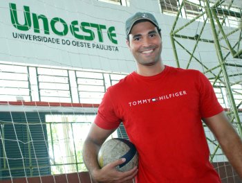 Ex-jogador de vôlei inicia Educação Física na Unoeste